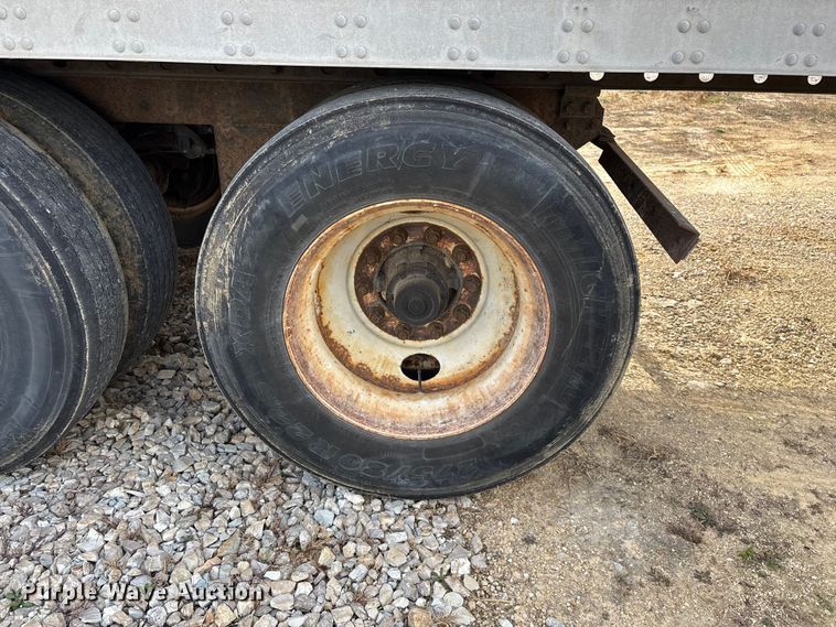 image for item ED2374 2000 Utility dry van trailer