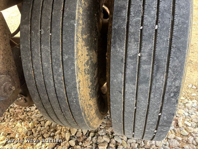 image for item ED2374 2000 Utility dry van trailer