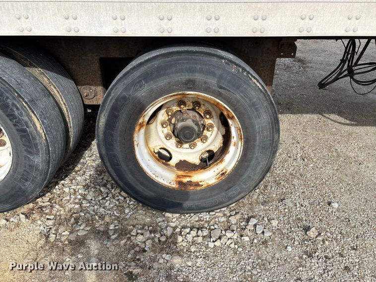 image for item ED2374 2000 Utility dry van trailer