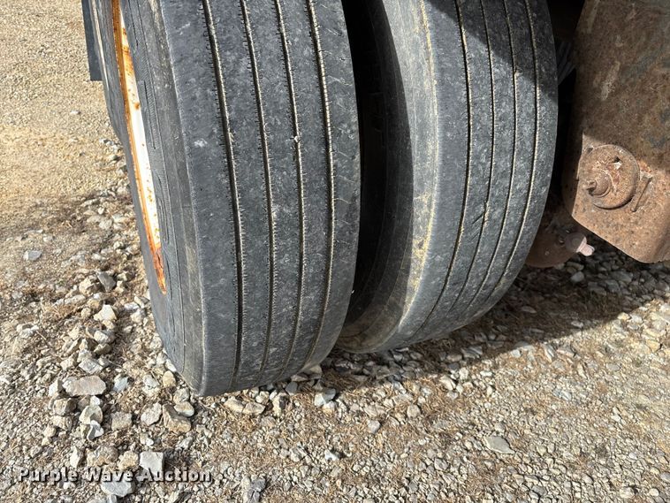 image for item ED2374 2000 Utility dry van trailer