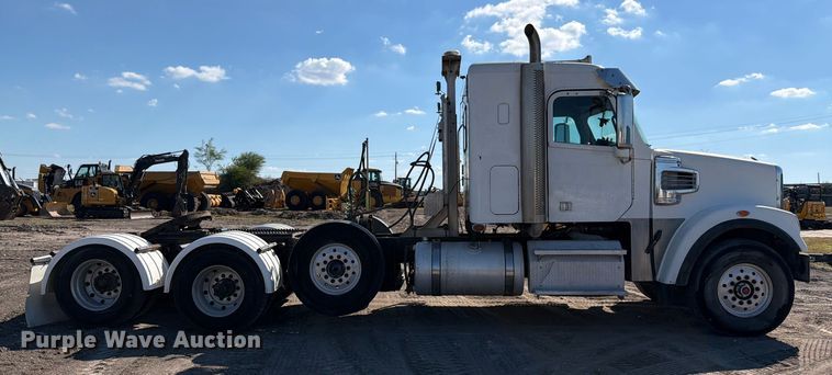 image for item ED4994 2013 Freightliner Coronado semi truck