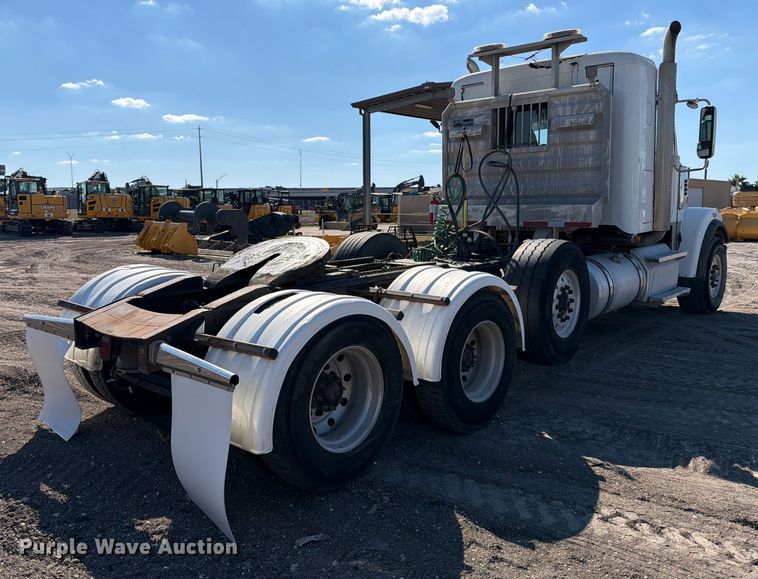 image for item ED4994 2013 Freightliner Coronado semi truck