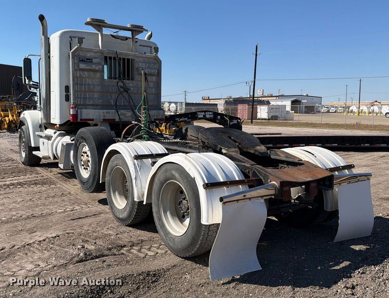 image for item ED4994 2013 Freightliner Coronado semi truck