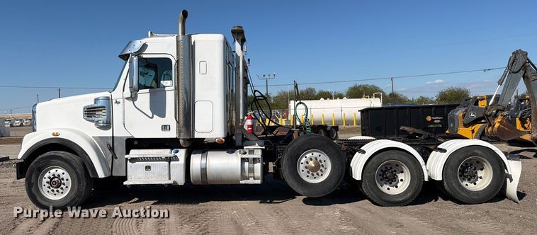 image for item ED4994 2013 Freightliner Coronado semi truck