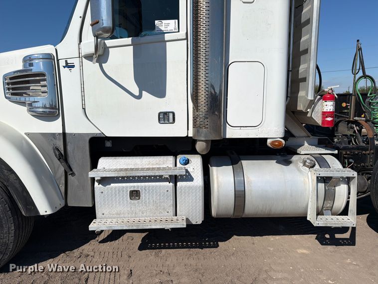 image for item ED4994 2013 Freightliner Coronado semi truck