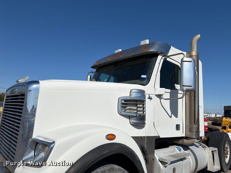 image for item ED4994 2013 Freightliner Coronado semi truck