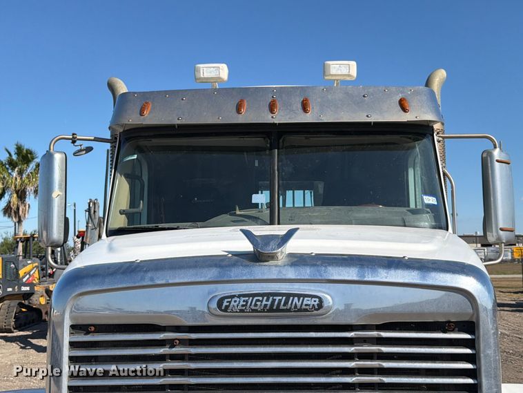 image for item ED4994 2013 Freightliner Coronado semi truck