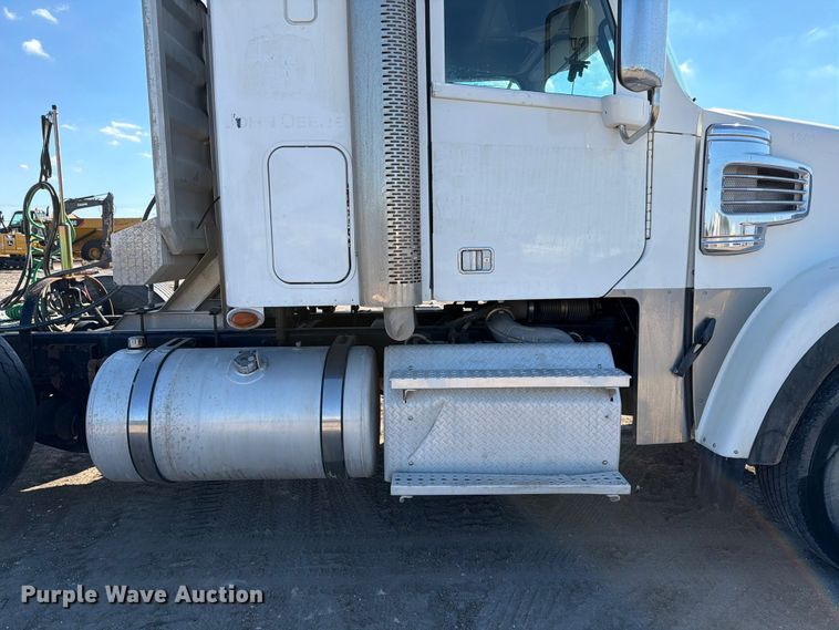 image for item ED4994 2013 Freightliner Coronado semi truck