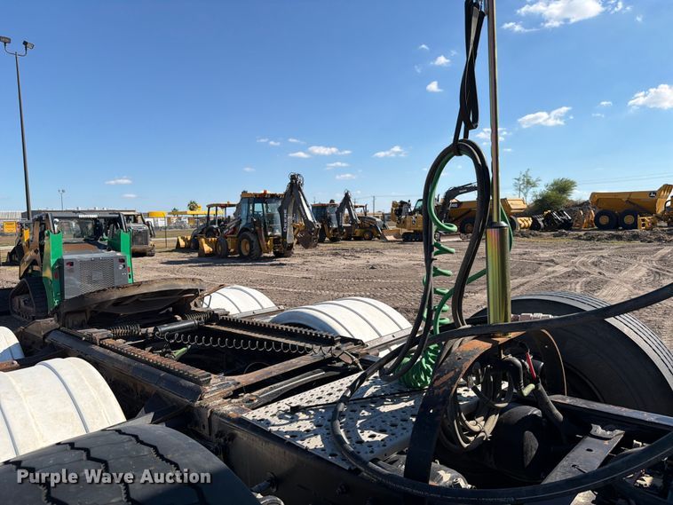 image for item ED4994 2013 Freightliner Coronado semi truck