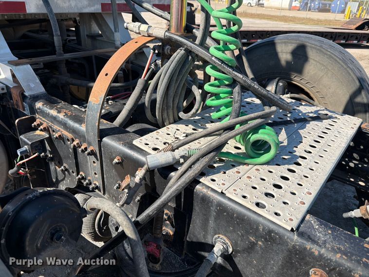 image for item ED4994 2013 Freightliner Coronado semi truck