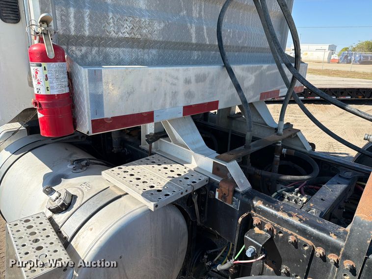 image for item ED4994 2013 Freightliner Coronado semi truck