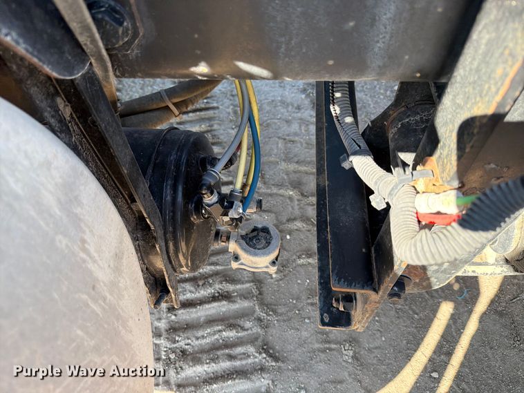 image for item ED4994 2013 Freightliner Coronado semi truck