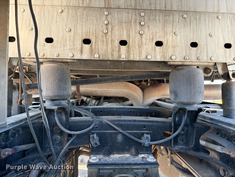 image for item ED4994 2013 Freightliner Coronado semi truck