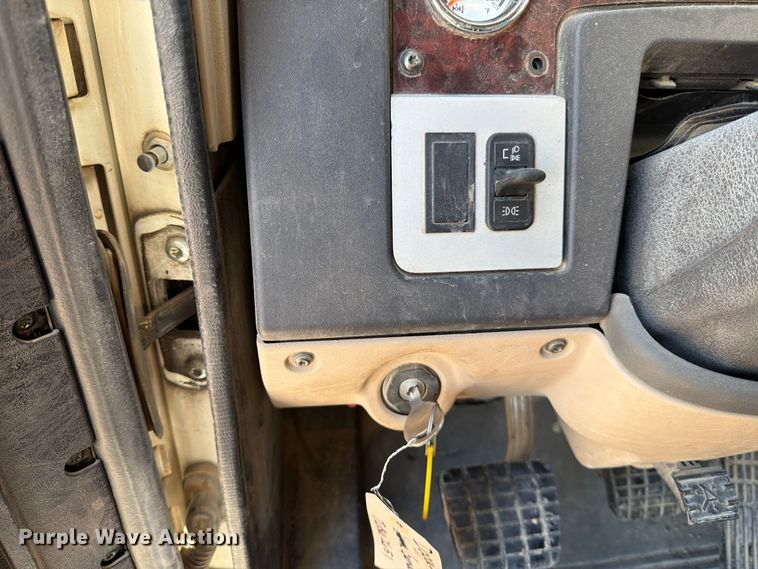 image for item ED4994 2013 Freightliner Coronado semi truck