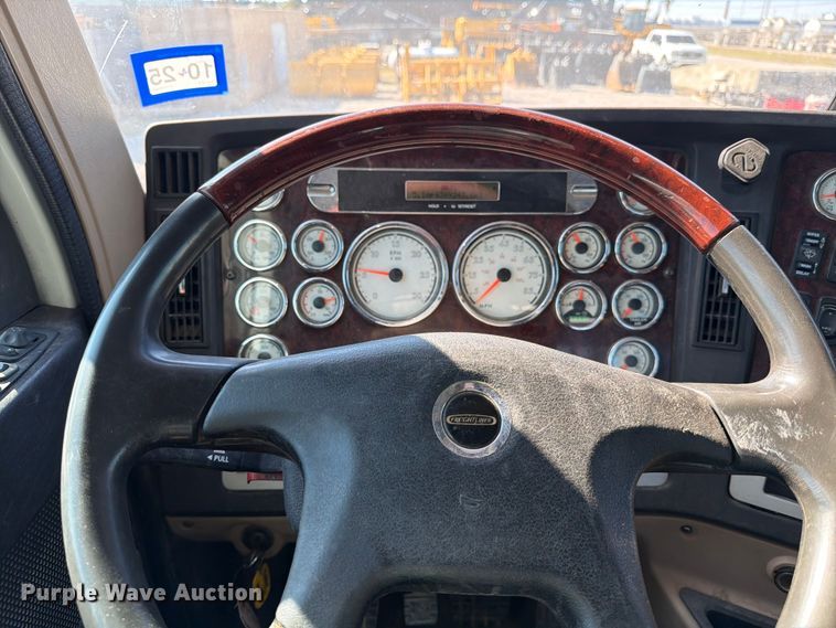 image for item ED4994 2013 Freightliner Coronado semi truck