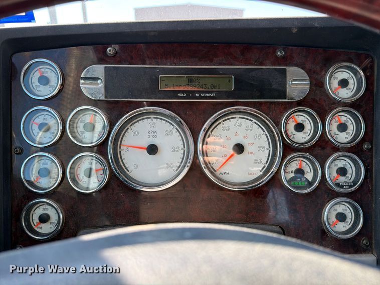 image for item ED4994 2013 Freightliner Coronado semi truck