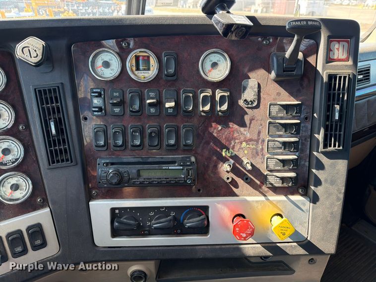 image for item ED4994 2013 Freightliner Coronado semi truck