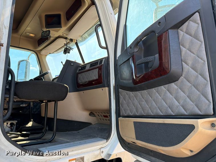 image for item ED4994 2013 Freightliner Coronado semi truck