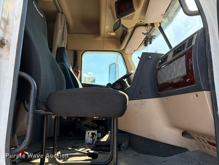 image for item ED4994 2013 Freightliner Coronado semi truck