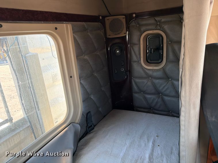 image for item ED4994 2013 Freightliner Coronado semi truck