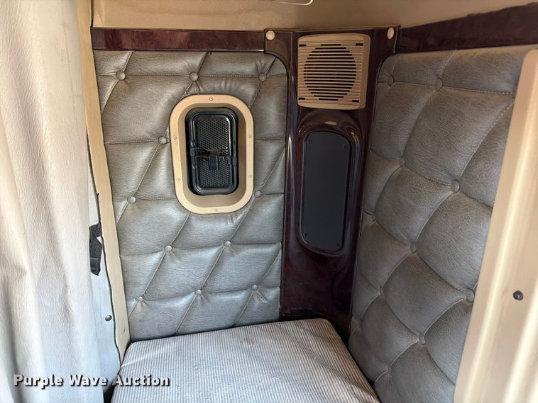 image for item ED4994 2013 Freightliner Coronado semi truck