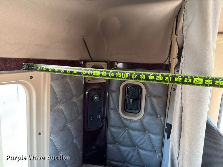 image for item ED4994 2013 Freightliner Coronado semi truck