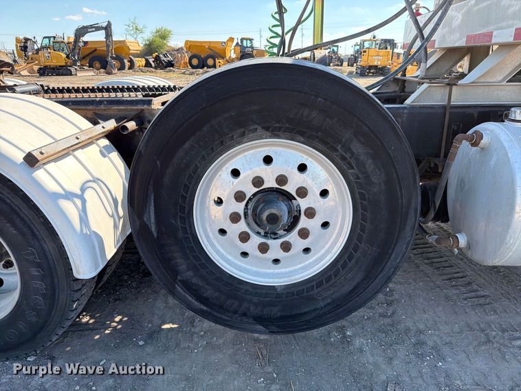 image for item ED4994 2013 Freightliner Coronado semi truck