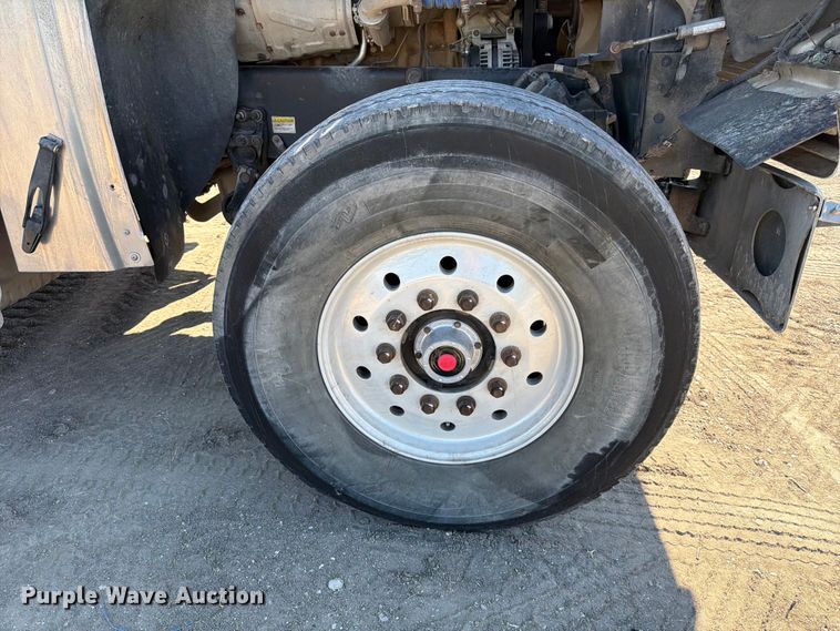 image for item ED4994 2013 Freightliner Coronado semi truck