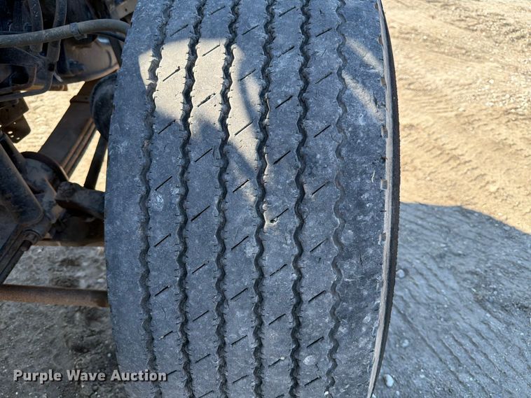 image for item ED4994 2013 Freightliner Coronado semi truck