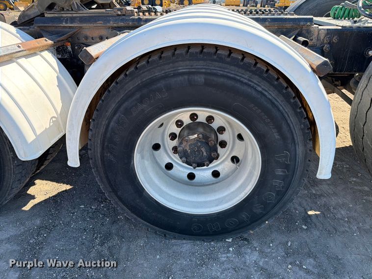 image for item ED4994 2013 Freightliner Coronado semi truck