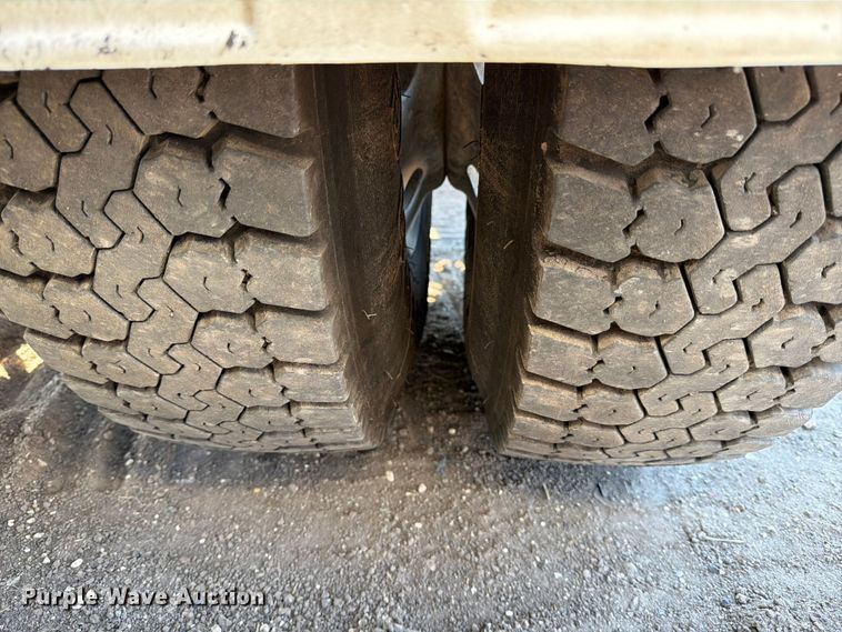 image for item ED4994 2013 Freightliner Coronado semi truck