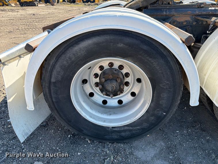 image for item ED4994 2013 Freightliner Coronado semi truck