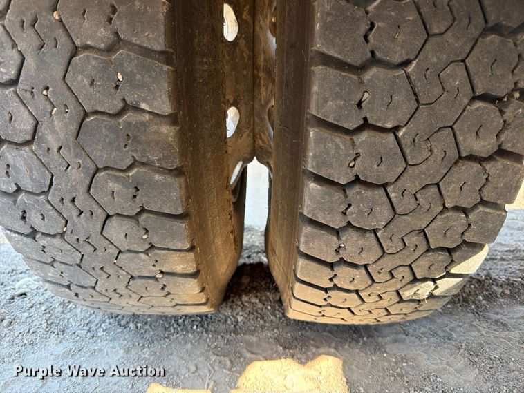 image for item ED4994 2013 Freightliner Coronado semi truck