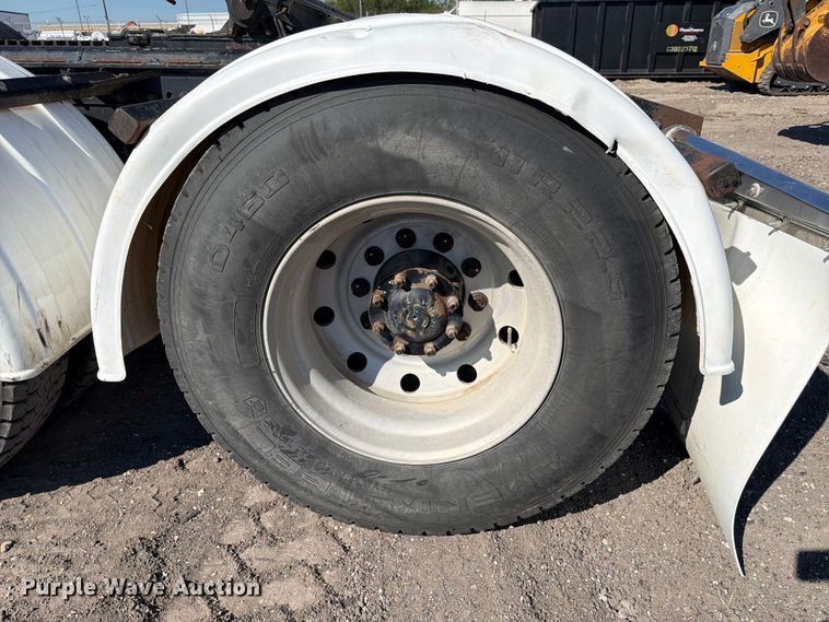 image for item ED4994 2013 Freightliner Coronado semi truck