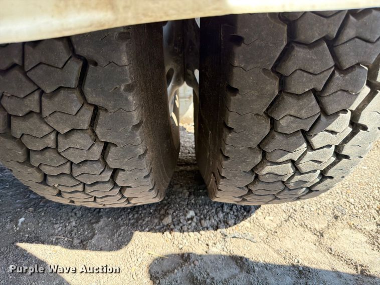 image for item ED4994 2013 Freightliner Coronado semi truck