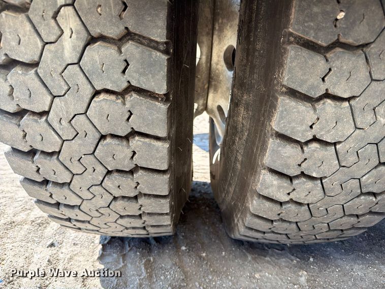 image for item ED4994 2013 Freightliner Coronado semi truck