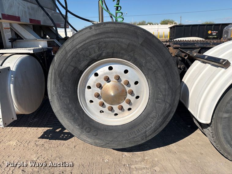 image for item ED4994 2013 Freightliner Coronado semi truck