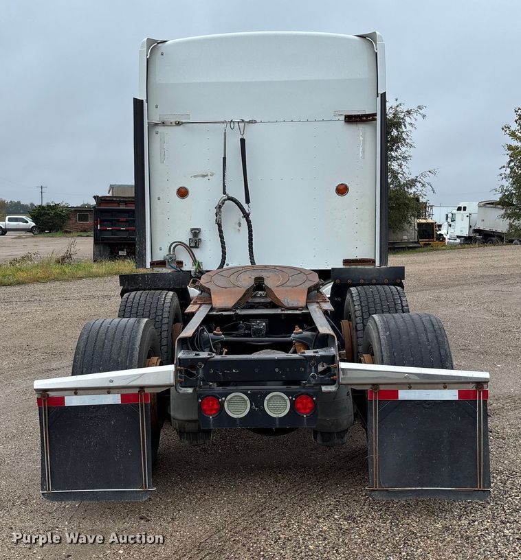 image for item EE4222 2011 Kenworth T660 semi truck