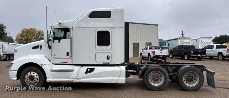 image for item EE4222 2011 Kenworth T660 semi truck