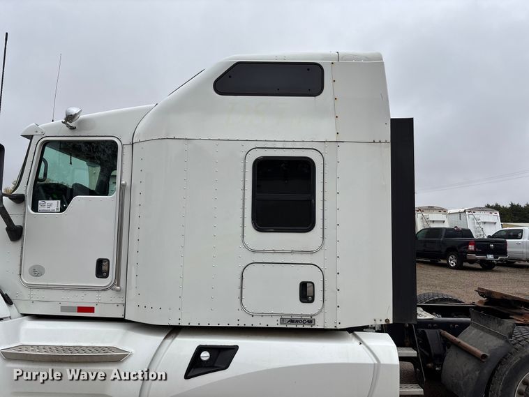 image for item EE4222 2011 Kenworth T660 semi truck