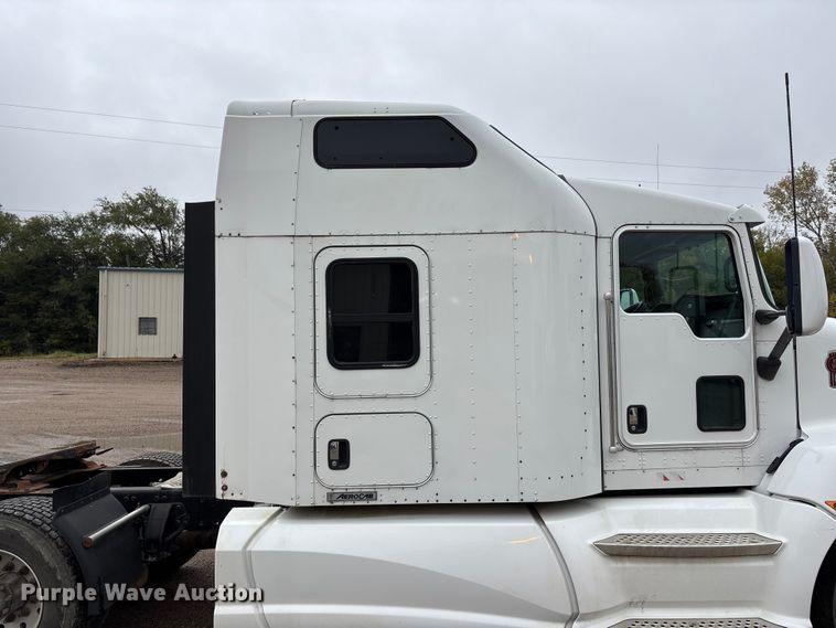 image for item EE4222 2011 Kenworth T660 semi truck