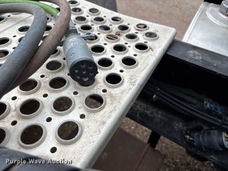 image for item EE4222 2011 Kenworth T660 semi truck