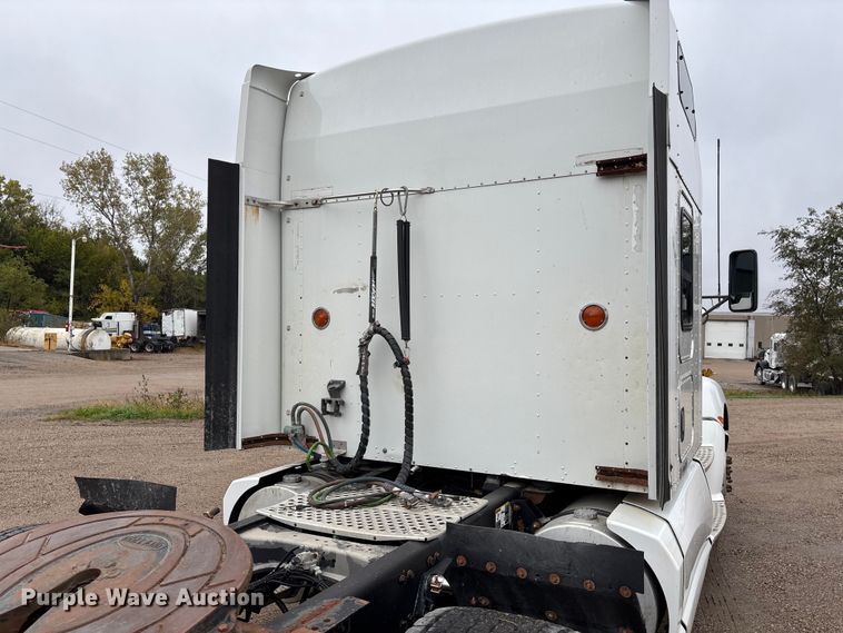 image for item EE4222 2011 Kenworth T660 semi truck