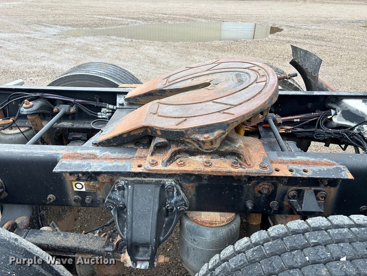 image for item EE4222 2011 Kenworth T660 semi truck