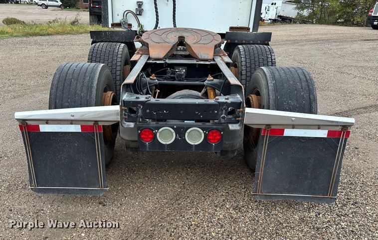 image for item EE4222 2011 Kenworth T660 semi truck