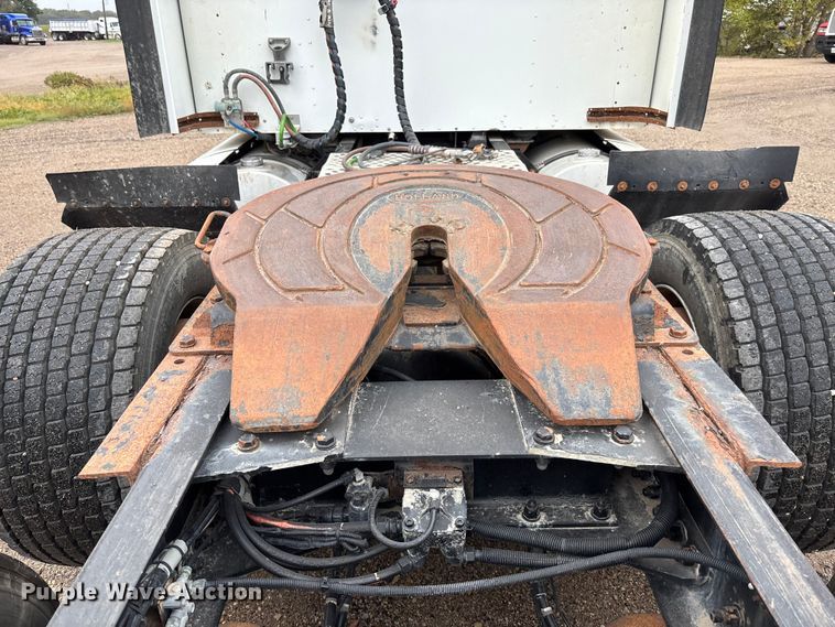 image for item EE4222 2011 Kenworth T660 semi truck