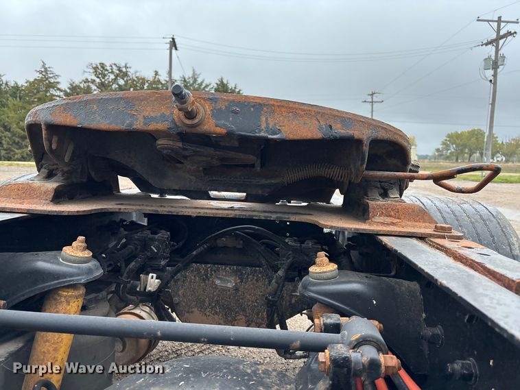 image for item EE4222 2011 Kenworth T660 semi truck