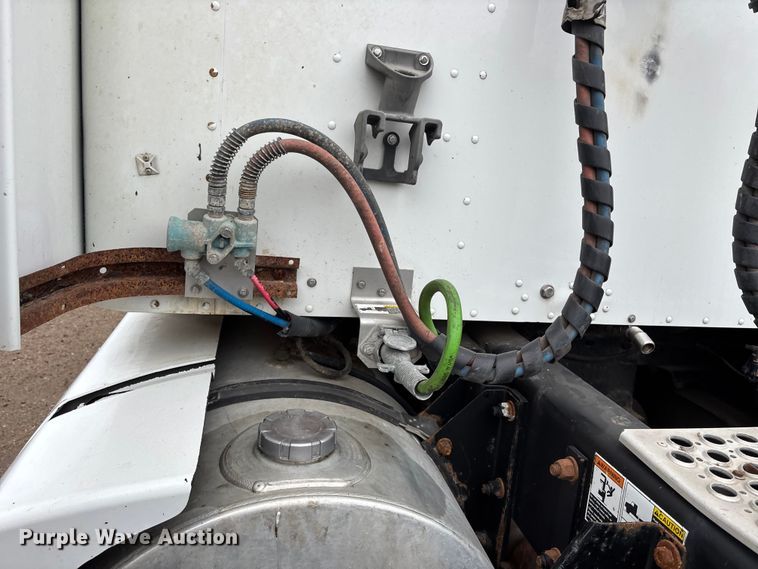 image for item EE4222 2011 Kenworth T660 semi truck