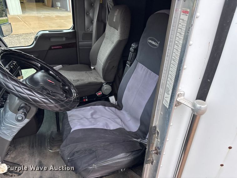 image for item EE4222 2011 Kenworth T660 semi truck