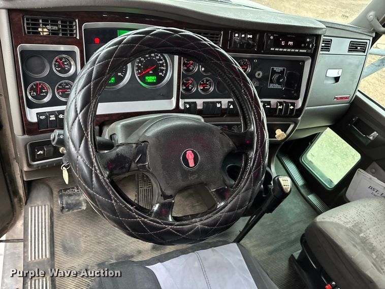image for item EE4222 2011 Kenworth T660 semi truck